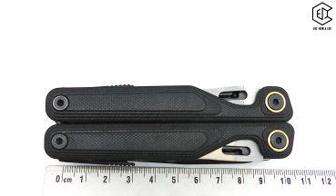 Leatherman Wava Alpha Obsidian Tool ungeöffnet mit Lineal unten